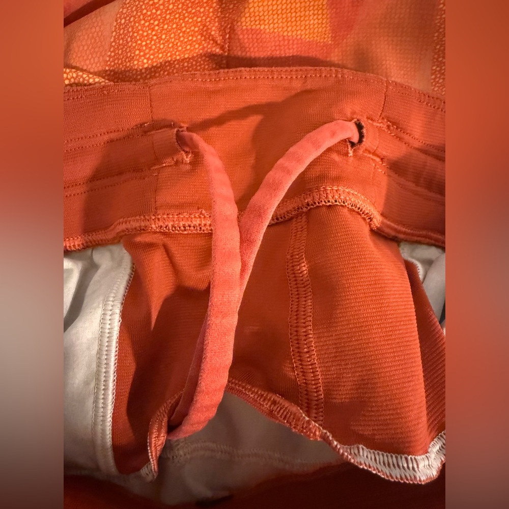 Lululemon Men’s Pace Breaker Shorts Orange Geometric Print Size M - Picture 11 of 12